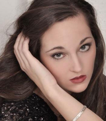 Miss Wolrd di Indonesia menampilkan keanekaragaman budaya Indonesia