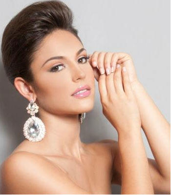 Miss Wolrd di Indonesia menampilkan keanekaragaman budaya Indonesia