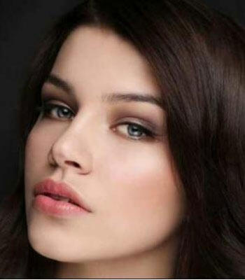 Miss Wolrd di Indonesia menampilkan keanekaragaman budaya Indonesia