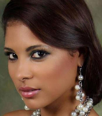 Miss Wolrd di Indonesia menampilkan keanekaragaman budaya Indonesia