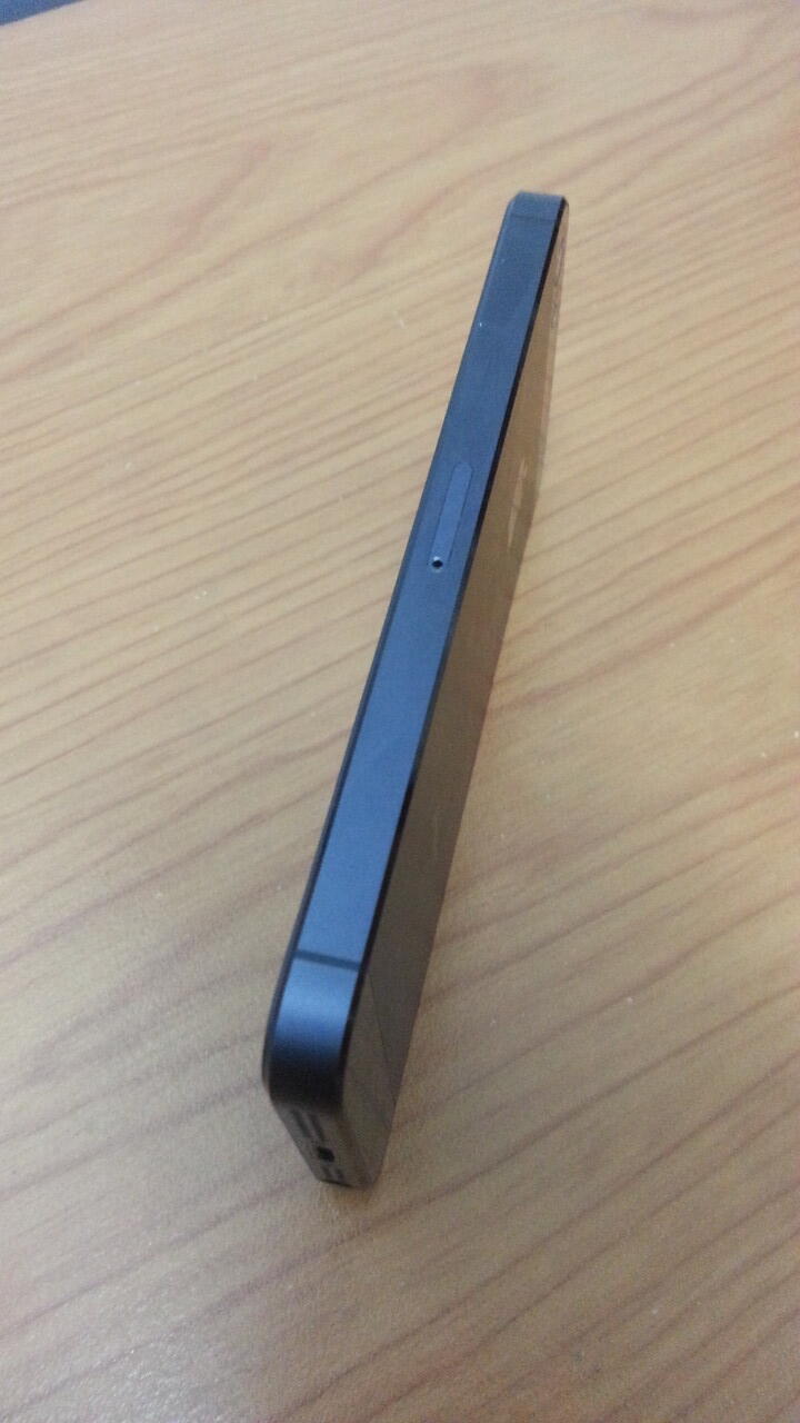 iphone 5 16gb black masih garansi internasional sampai april 2014