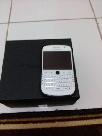 Blackberry 9930 Montana White / Putih Mulus