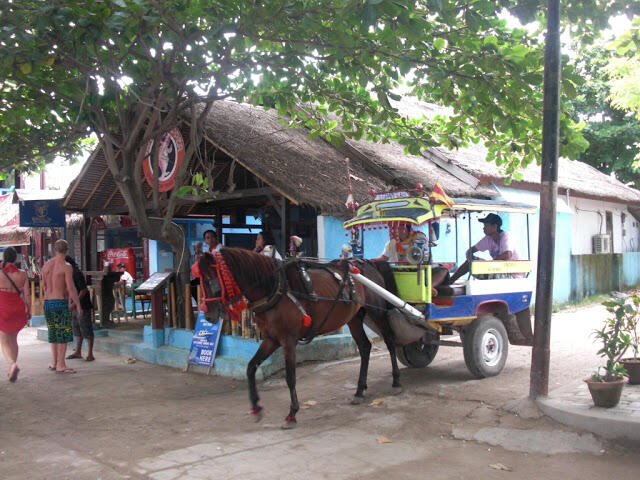 Ragam Budaya yang ada di Pulau LOMBOK