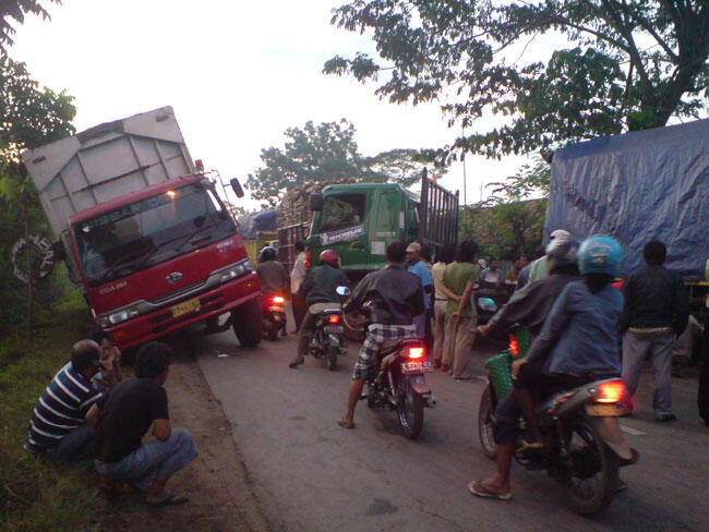 9 Jalan Maut di Indonesia Yang Selalu Menjadikan Manusia Sebagai Tumbalnya