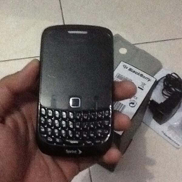 Blackberry Aries 8530 Mulus Terawat Surabaya Banyak bonus : modem EVDO,dll