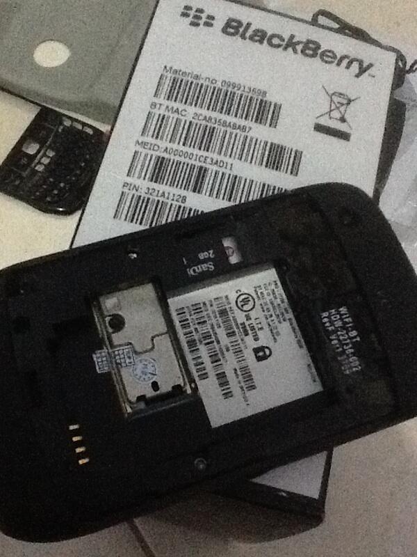 Blackberry Aries 8530 Mulus Terawat Surabaya Banyak bonus : modem EVDO,dll