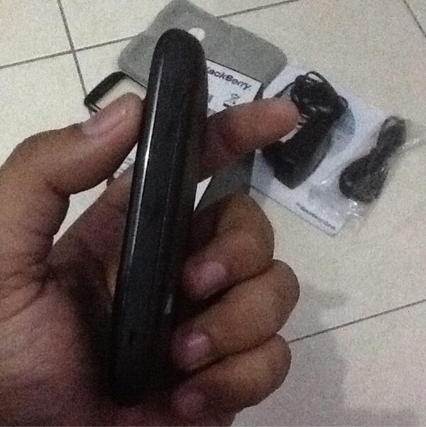 Blackberry Aries 8530 Mulus Terawat Surabaya Banyak bonus : modem EVDO,dll