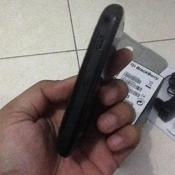 Blackberry Aries 8530 Mulus Terawat Surabaya Banyak bonus : modem EVDO,dll