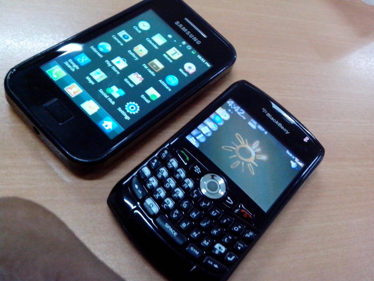 jual santai Samsung galaxy ace s5830 & blackberry 8330