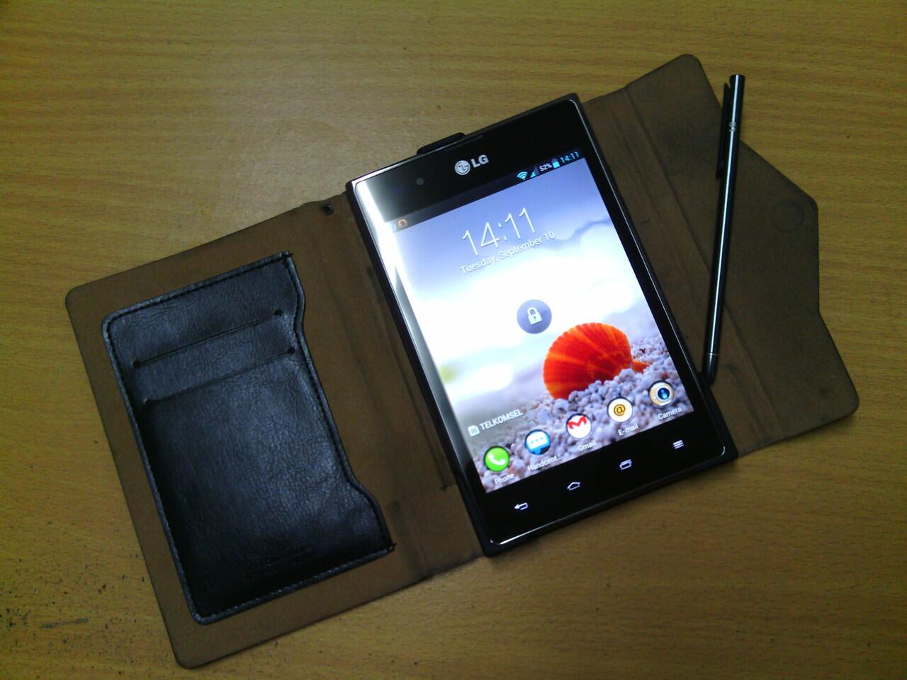 LG OPTIMUS Vu P895