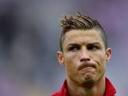 GAYA RAMBUT KERENN PEMAEN BOLA