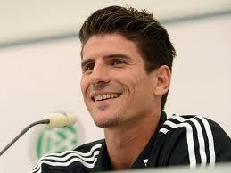 GAYA RAMBUT KERENN PEMAEN BOLA