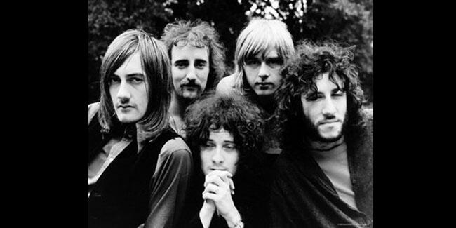 9 Lagu Kutukan dan Kisah Misterius Para Musisi Dunia