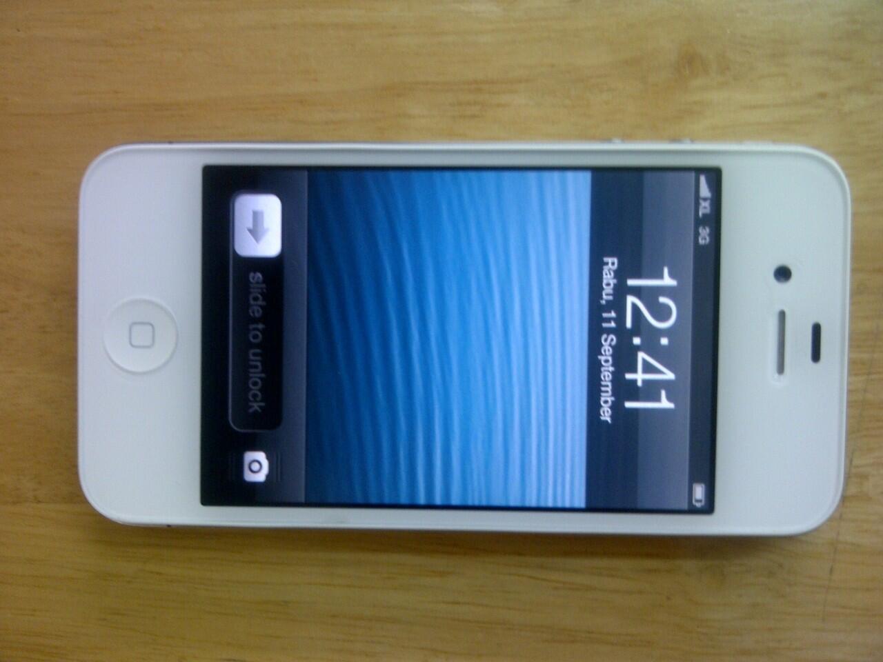 Jual IPHONE 4 White 8gb Mulusssssszz