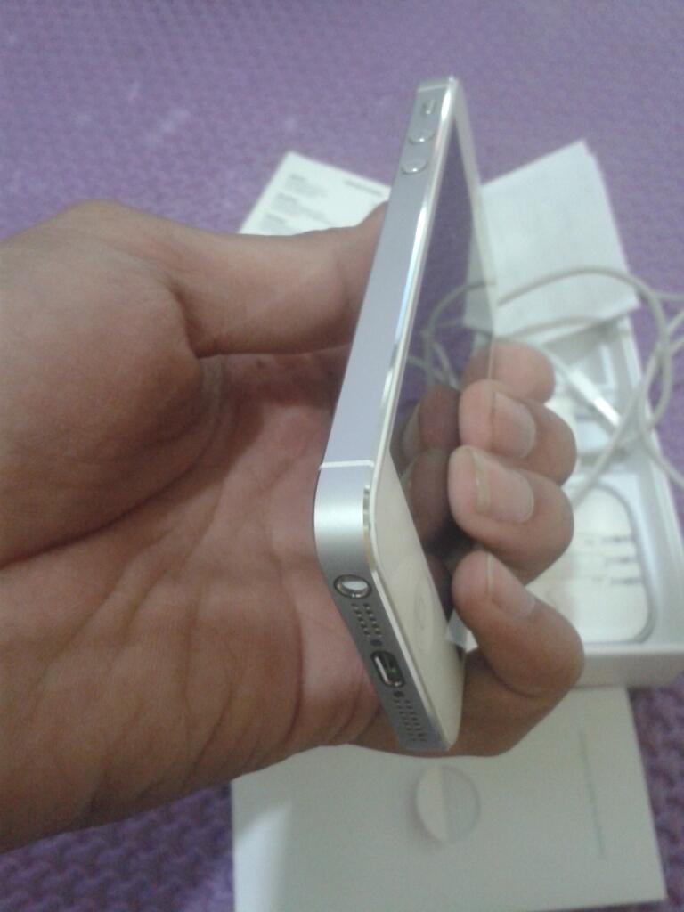 iPhone 5 16 GB White Like New dan Garansi Panjang,Bandung