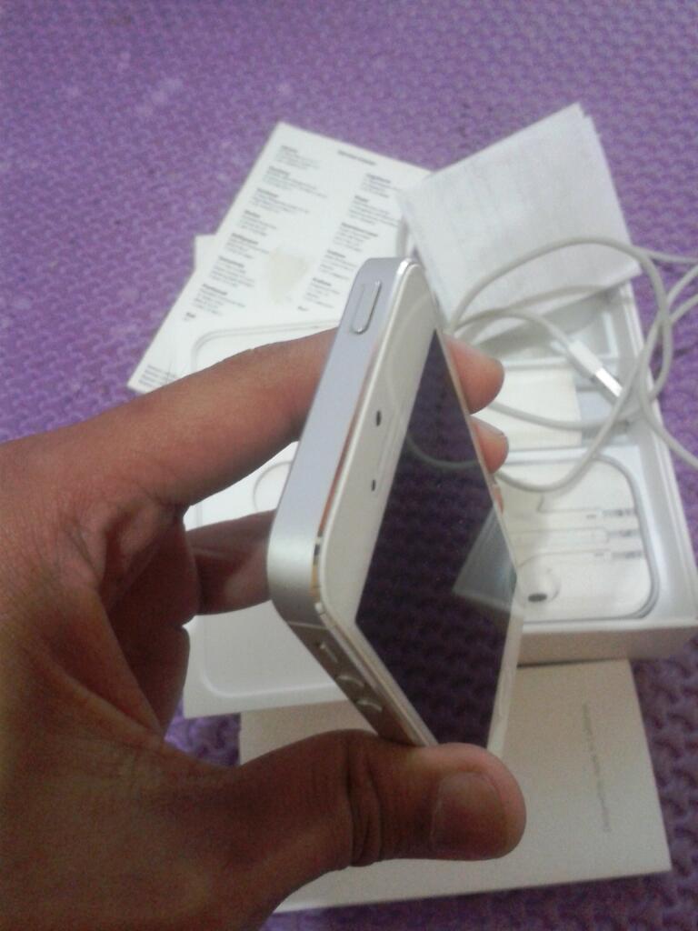 iPhone 5 16 GB White Like New dan Garansi Panjang,Bandung