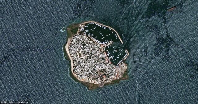 FOTO : Pulau-pulau Indah yang Diambil dari Angkasa