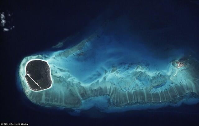 FOTO : Pulau-pulau Indah yang Diambil dari Angkasa