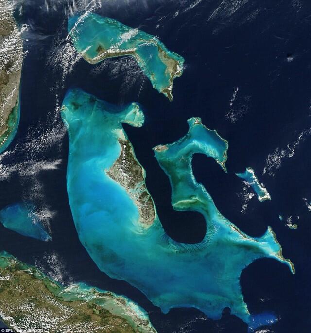 FOTO : Pulau-pulau Indah yang Diambil dari Angkasa
