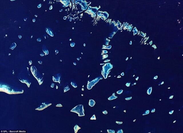 FOTO : Pulau-pulau Indah yang Diambil dari Angkasa