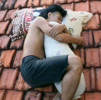 beberapa keunikan laki laki tidur