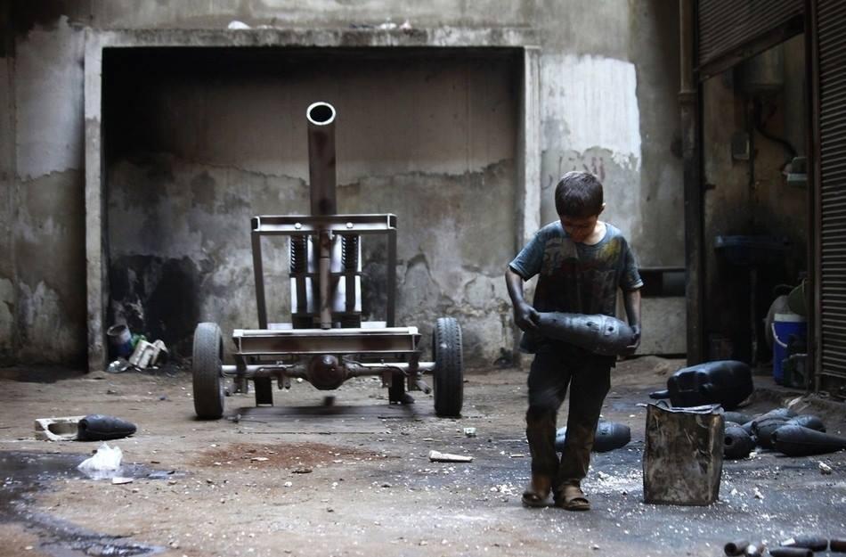 Bocah Cilik Perakit Senjata Artilleri Mujahidin Di Syria (NO SARA)