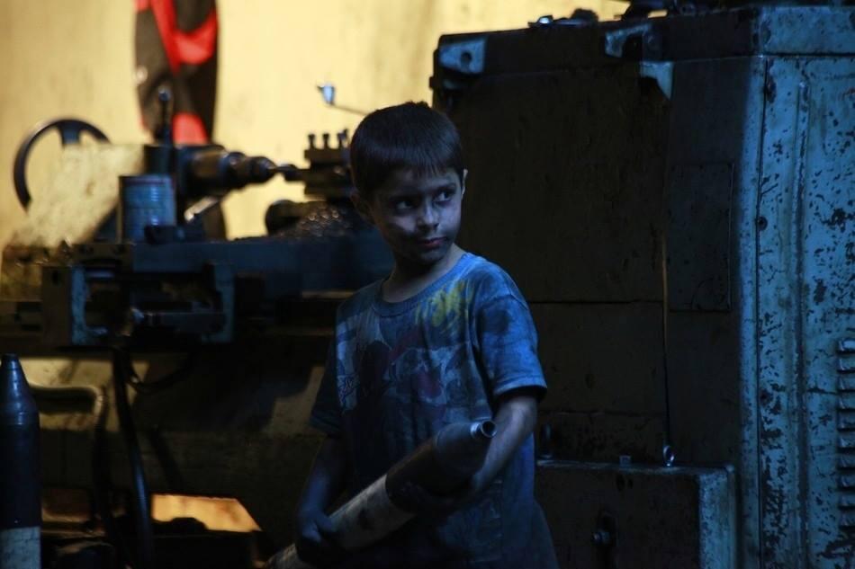 Bocah Cilik Perakit Senjata Artilleri Mujahidin Di Syria (NO SARA)