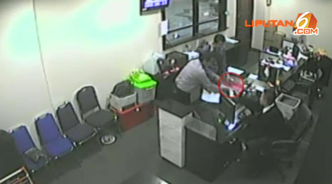 Terekam CCTV! Jaksa Curi Ponsel di Gedung MK