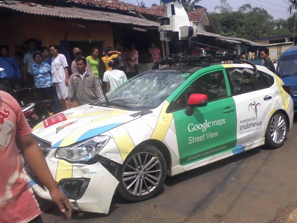 Tabrak Lari Mobil Google Streetview Kabur