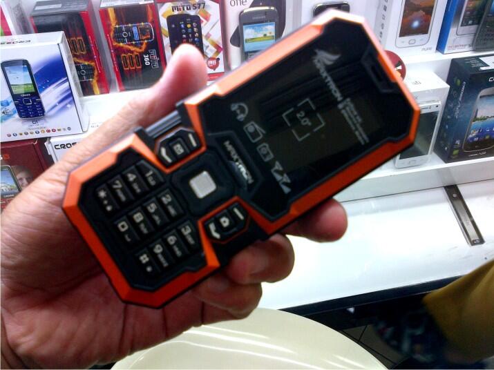 Maxtron IP67-1 Hand Phone Tahan air 72 jam dikedalaman 17m