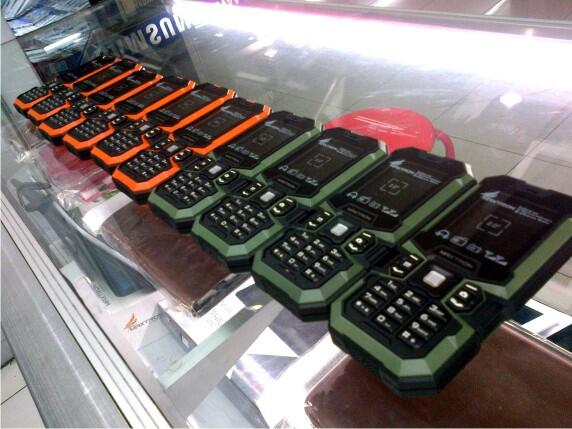 Maxtron IP67-1 Hand Phone Tahan air 72 jam dikedalaman 17m