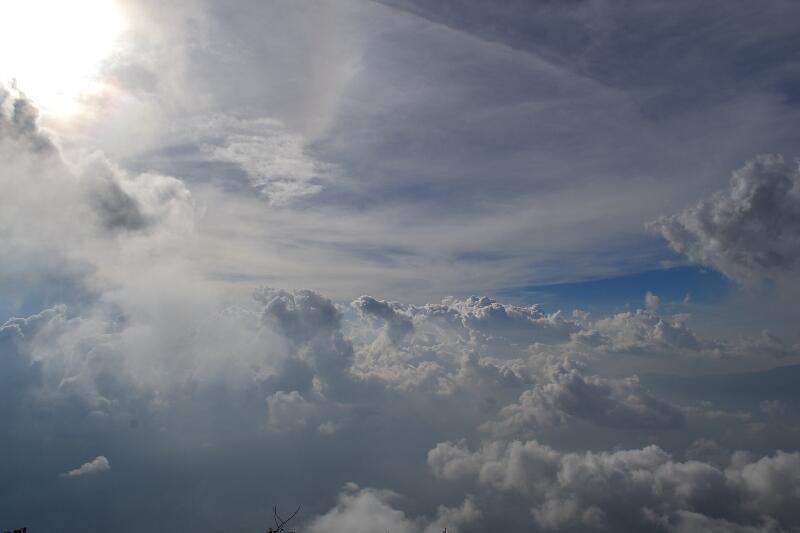 &#91;CATPER&#93; Parade Awan dan Sang Surya menyambut kami di Puncak Cikuray (2.821 Mdpl)