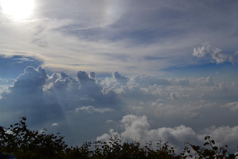 &#91;CATPER&#93; Parade Awan dan Sang Surya menyambut kami di Puncak Cikuray (2.821 Mdpl)