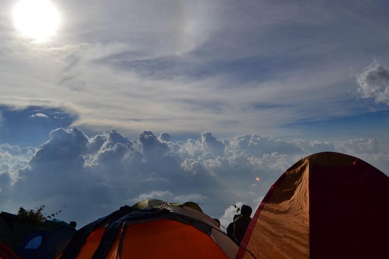 &#91;CATPER&#93; Parade Awan dan Sang Surya menyambut kami di Puncak Cikuray (2.821 Mdpl)