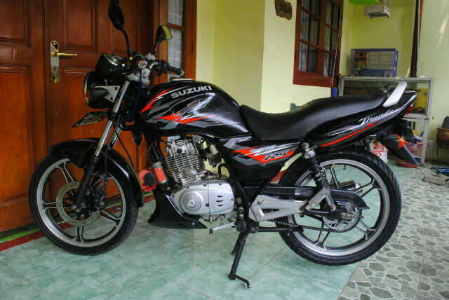 JUAL Suzuki Satria Biru 120R '02 ,Thunder Hitam 125 '08,Thunder Biru 07