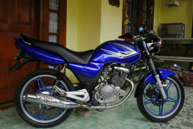 JUAL Suzuki Satria Biru 120R '02 ,Thunder Hitam 125 '08,Thunder Biru 07