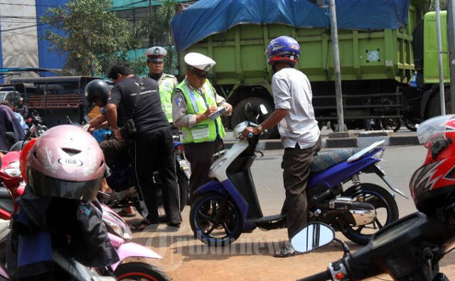 Ditilang Polisi, Pelajar Ini Salahkan Dul