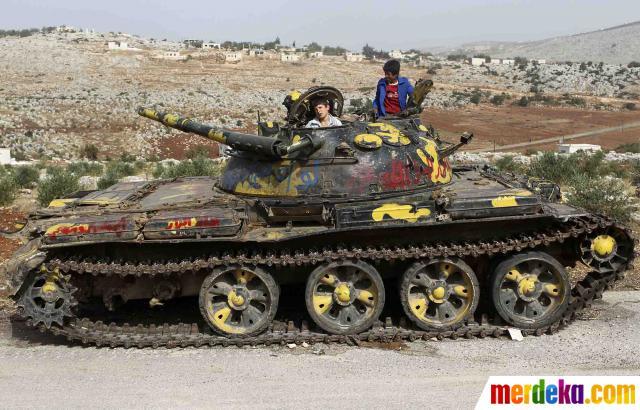 lucunya,Ketika bocah di negara konflik bermain tank