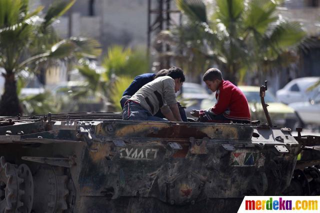 lucunya,Ketika bocah di negara konflik bermain tank