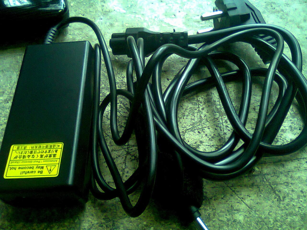 DIJUAL CHARGER LAPTOP THOSIBA ORI WILAYAH SURABAYA