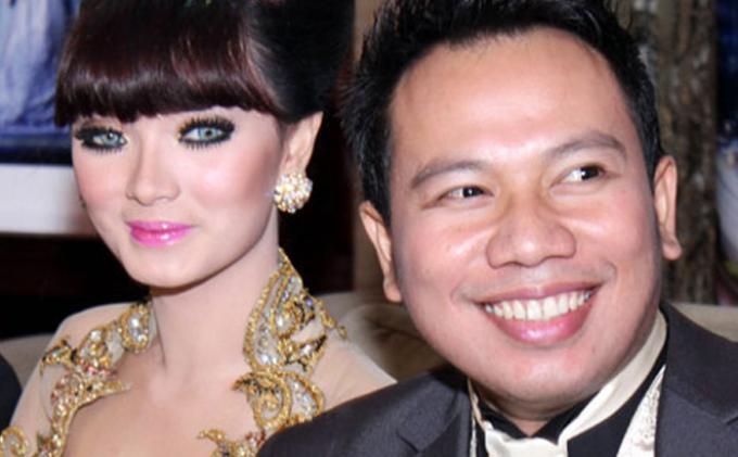 Siapa yang belum kenal VICKY PRASETYO ?