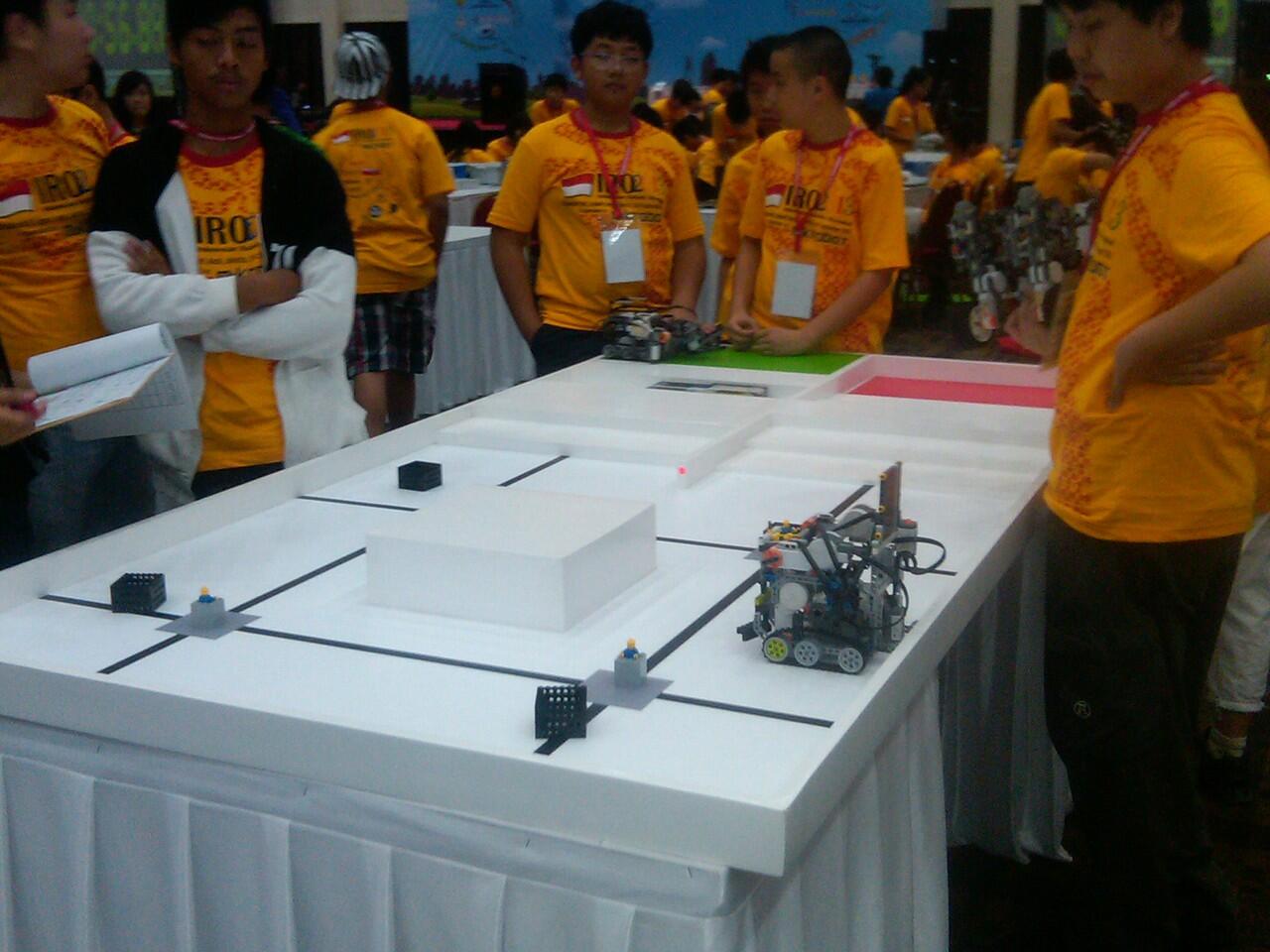 &#91;LIVE&#93;Indonesian Robotics Olympiad 2013