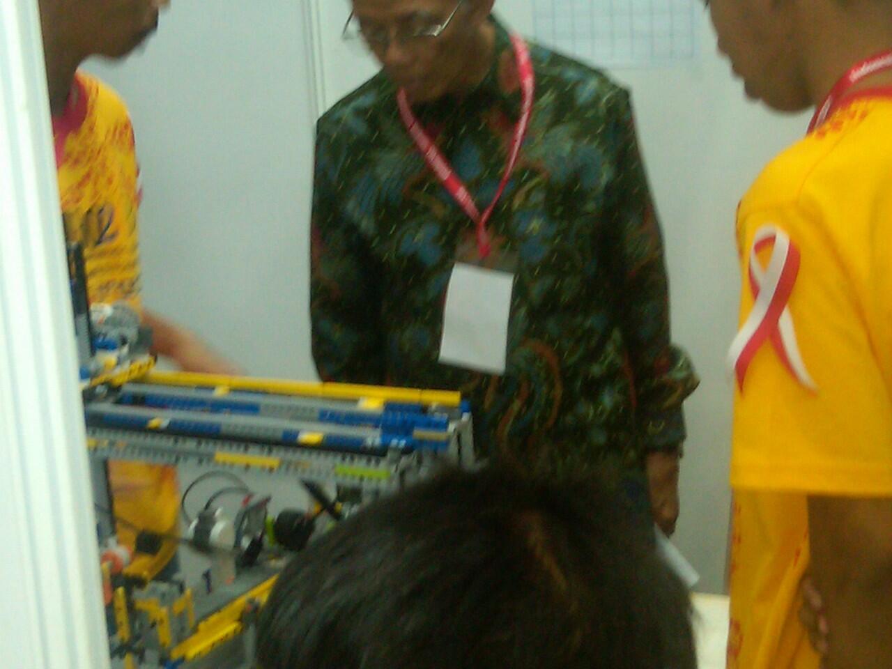 &#91;LIVE&#93;Indonesian Robotics Olympiad 2013