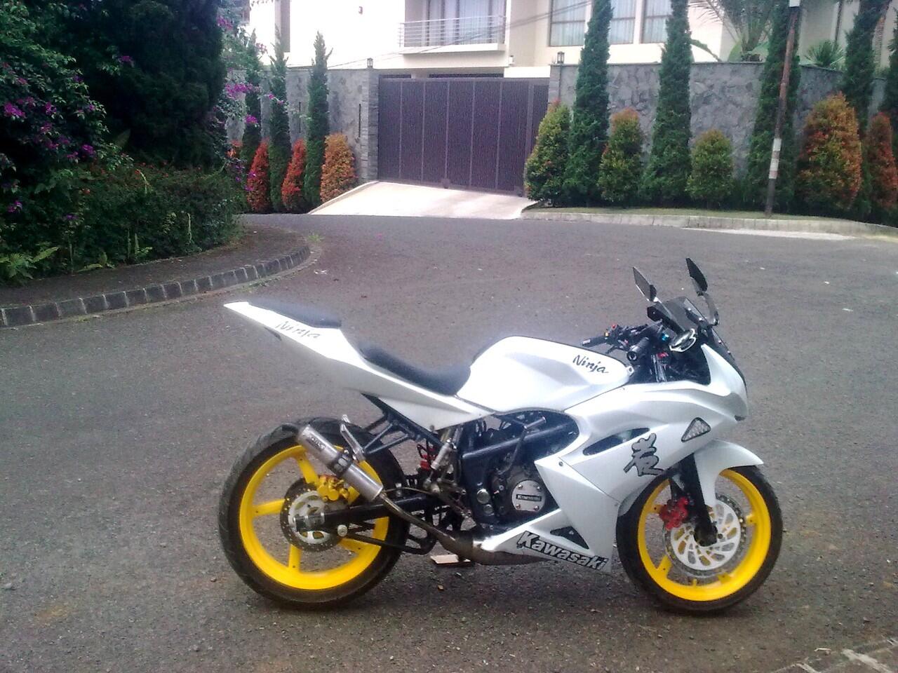 Cari Kawasaki Ninja Rr Putih Full Modif Bonus Sparepart 2 Karung