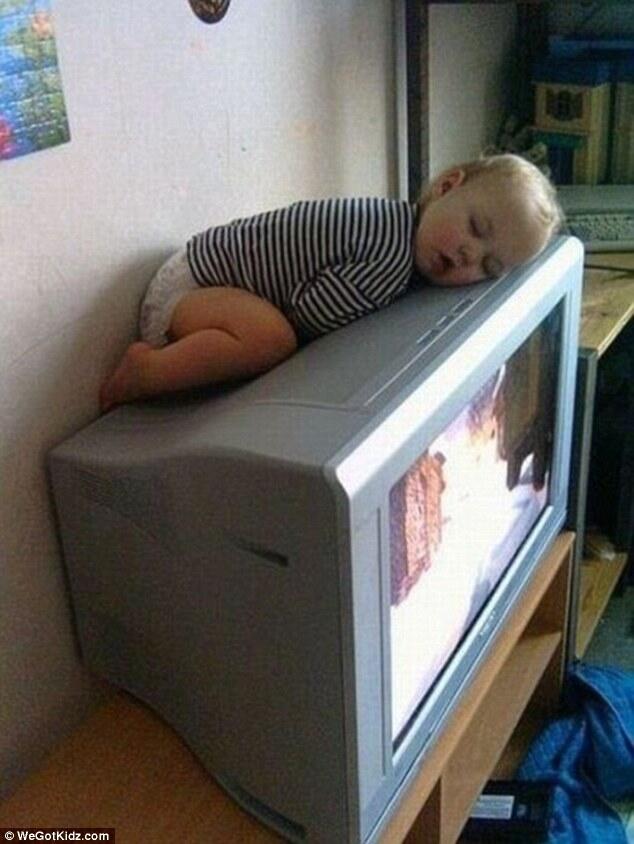 &#91;NGAKAK&#93; Anak-anak Bisa Tertidur Dimana saja