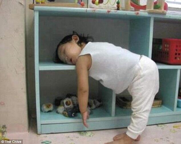 &#91;NGAKAK&#93; Anak-anak Bisa Tertidur Dimana saja