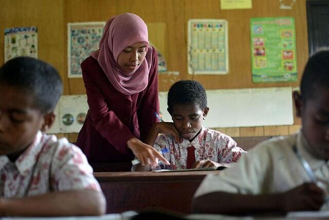 Perempuan Muda Perkasa di Ujung Indonesia