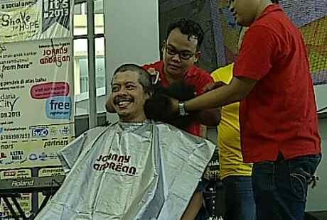 Salute Buat Edi Brokoli, Rela Plontos Gan demi demi dukung pasien kanker anak!!