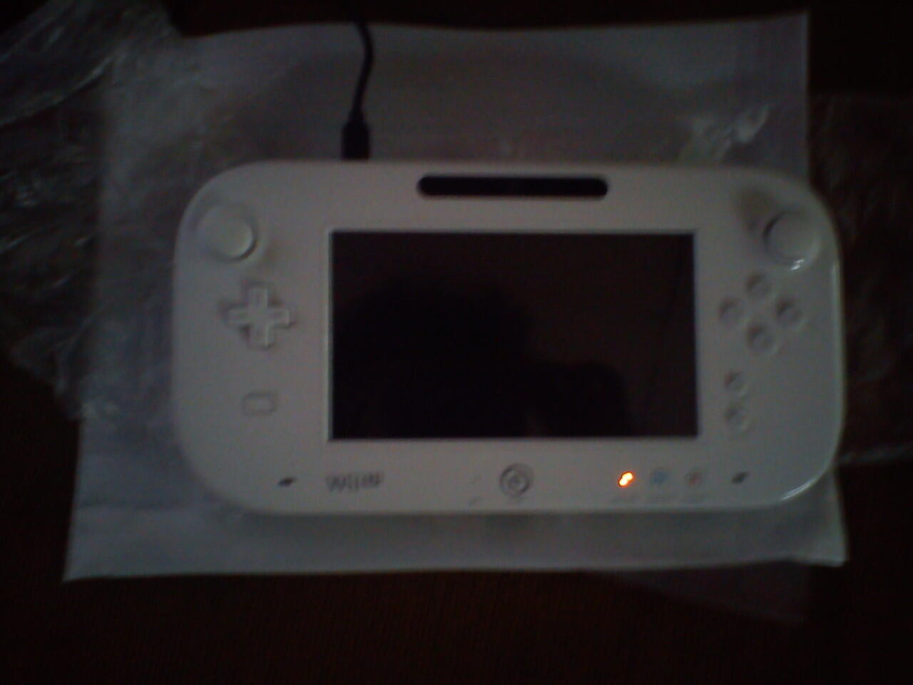 2nd Nintendo WII U White 8GB Basic, 99%Mint Cond, Bonus Game