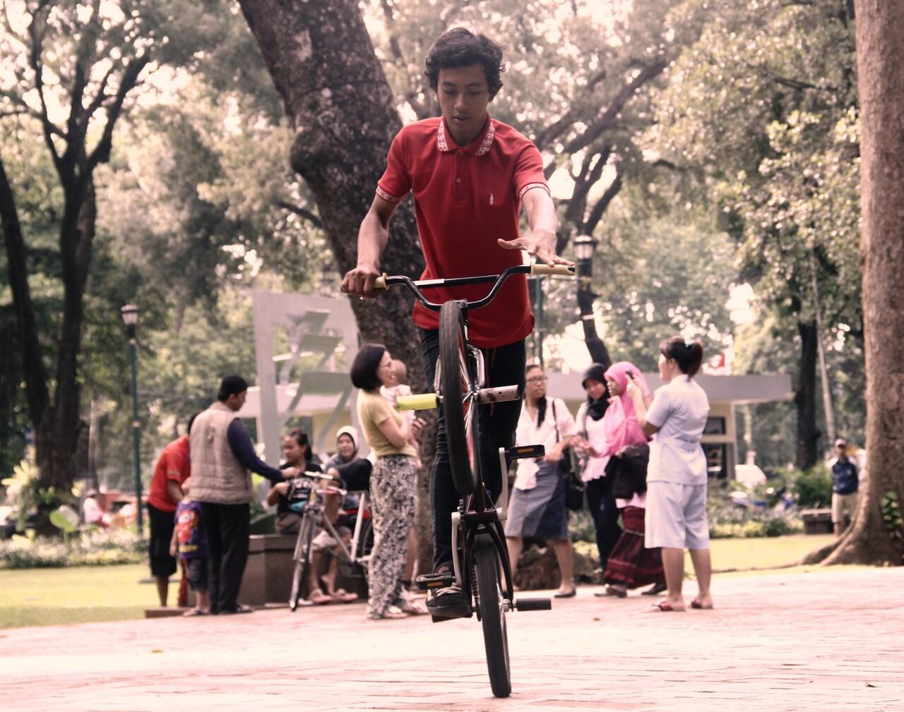 temen2 ane di Taman Suropati main sepeda MANTAPPP